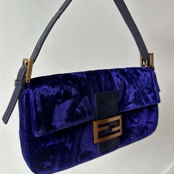 Vintage Fendi Baguette in embroidered purple velvet - Picture 3 of 16